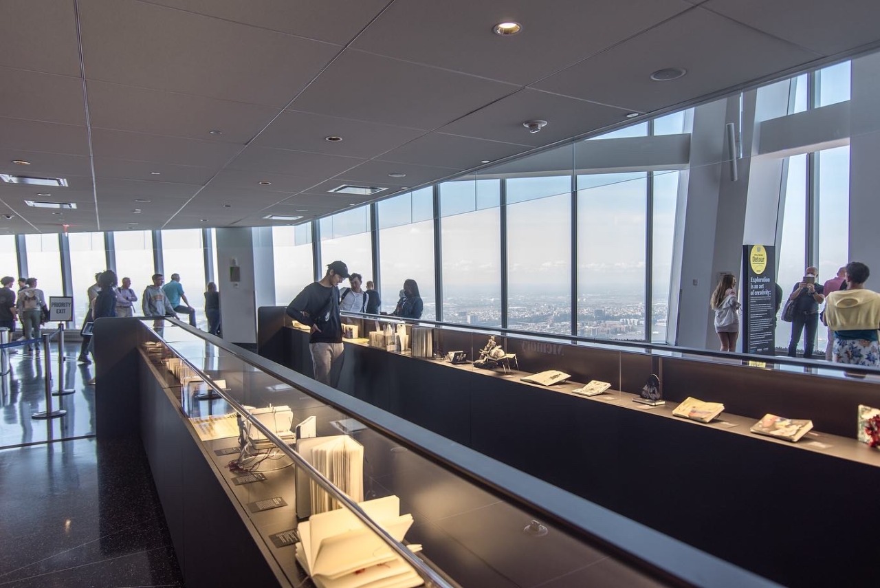 The artist’s book “VERTIGO” by LFC has been exhibited in New York 🇺🇸 at One World Observatory atop the One World Trade Center 👀
👉🏻 The exhibition “Detour: See the world through creativity” was curated by Moleskine Foundation + Moleskine featured more...