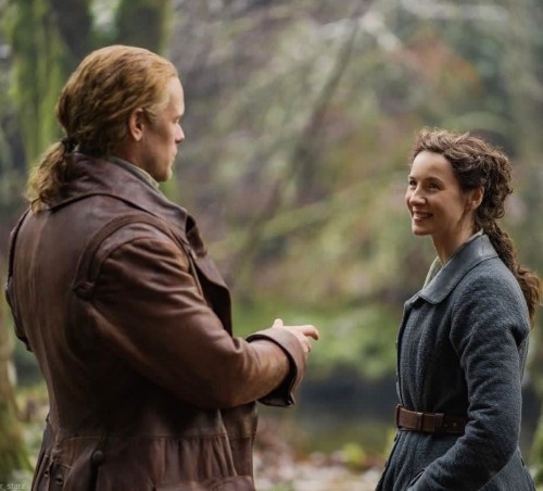 themusicsweetly:Caitriona Balfe + Sam Heughan | Outlander Season 6 Behind-the-Scenes