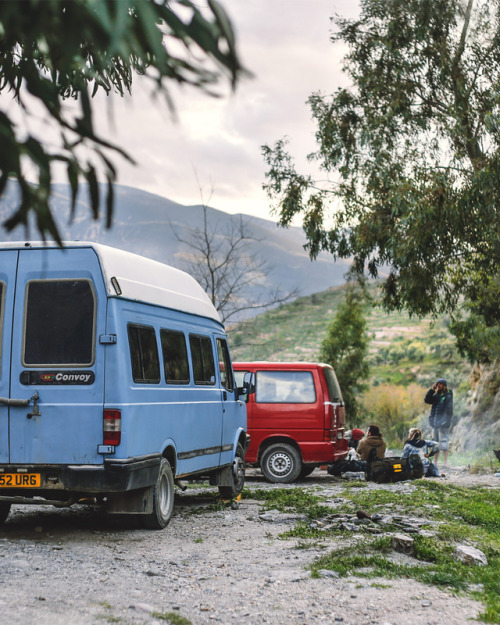 fromrusttoroadtrip: On our route West we picked up a hitchhiker. Her name was Anna, and she’d 