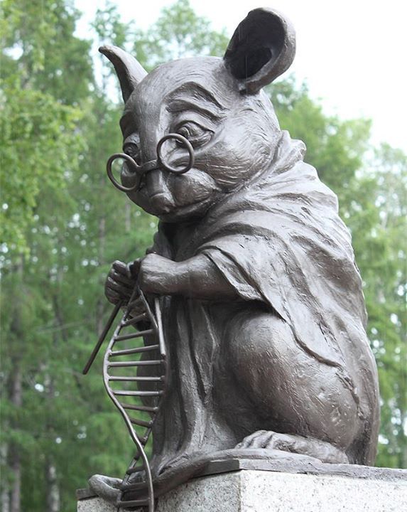 coolthingoftheday:  A monument to lab rats used for DNA research in Novosibirsk,