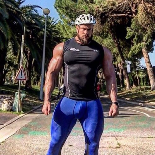 fuckable-muscle:Sean Hercules Parker and his God-Given propensity for showing off his thick 10 inche