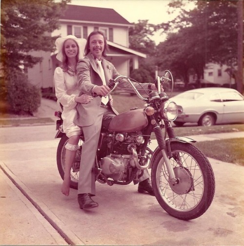coolkidsofhistory:“My parents recently celebrated their 40th Anniversary, 1975.”