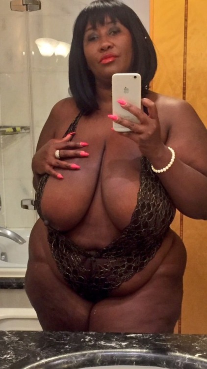 lust4thickness: Somebody’s grandma can get it