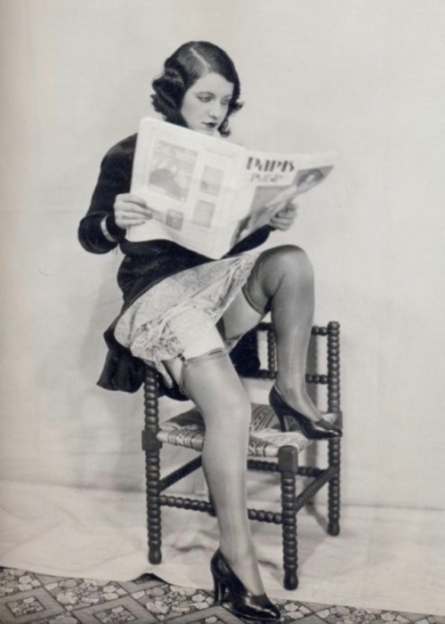 enchantingflappers: Flapper with a newspaper #Flappers