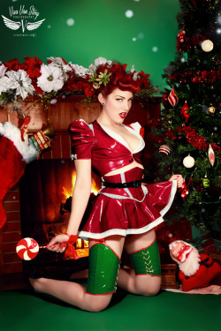 savingthrowvssexy:  Merry Christmas by porsylin  Model: Porcelain Photographer/Hair/Set Design - Viva Van Story 
