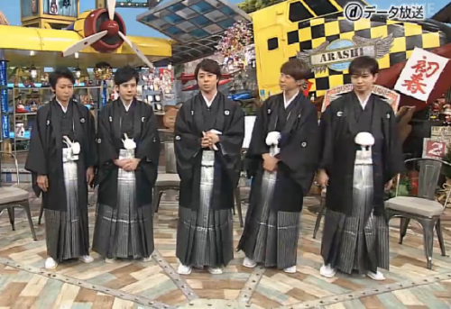 Arashi ni Shiyagare 1.1.2017Arashi members greeting the new year in black kimono. Tonight will be sp