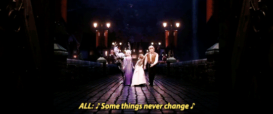 ADDICTED TO FROZEN — thesvenqueen: 1. She uses Kristoff's shoulder to...