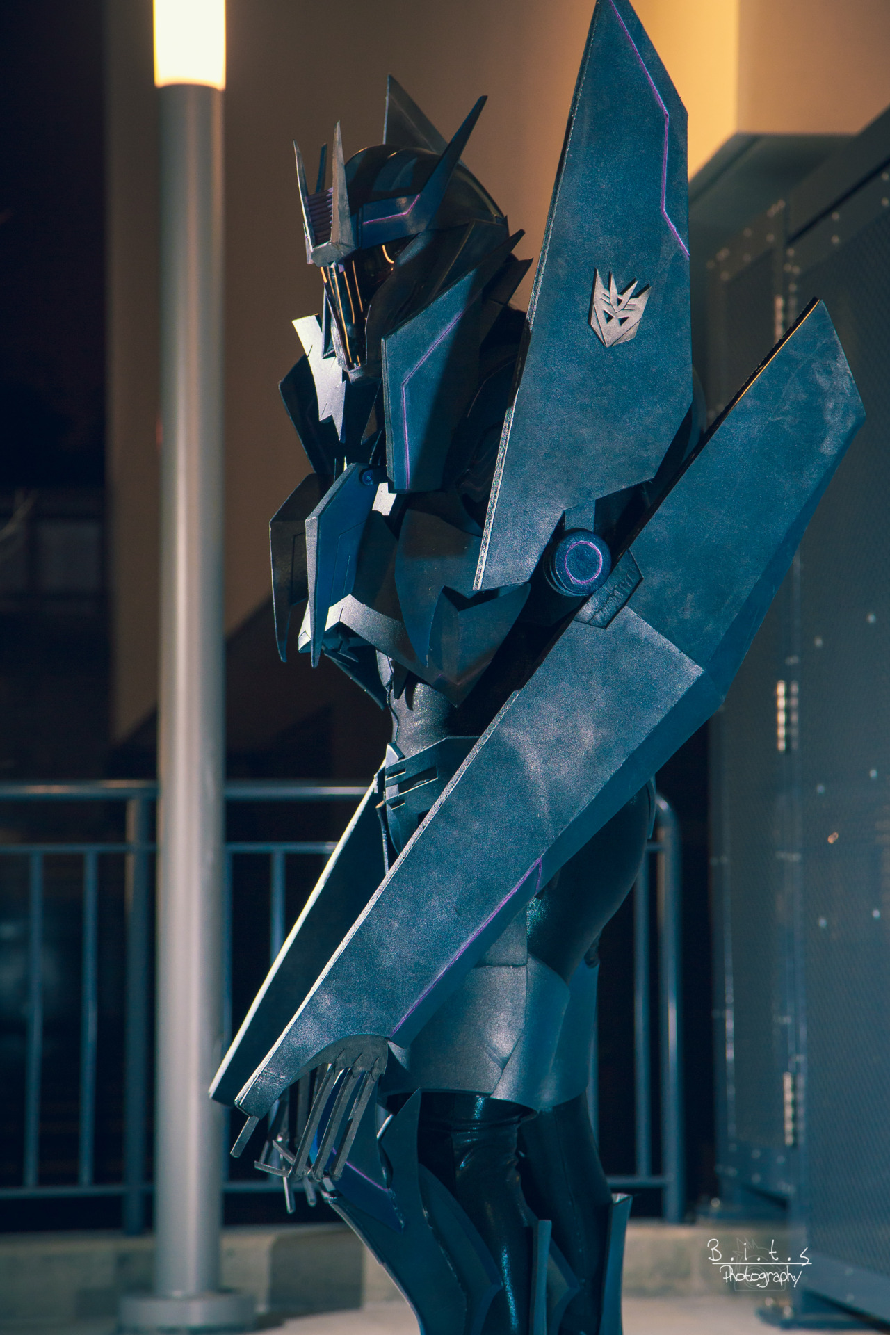 uniformshark-approves:  xemnasss:  Soundwave- Cosplay from Transformers PrimeI finally