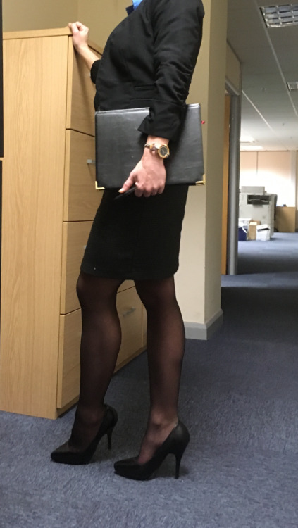 dixydesire: Another day at the office xx