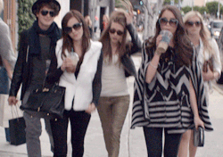 lostinmymadness:  How I think I look when I walk  ▲