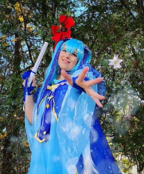 Did my cosplay holiday cards today! This year it’s snow Hatsune Miku REMEMBER only one day left to p