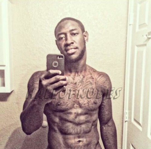 hallofnudes:  Who doesn’t love some dark chocolate