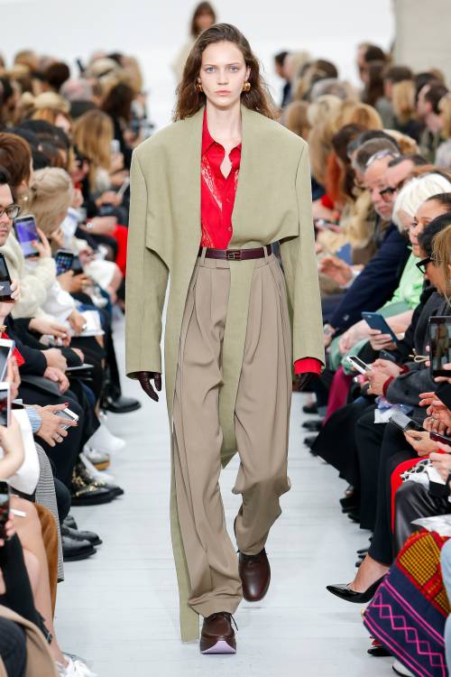 Céline by Phoebe Philo, Spring 2018 Ready-to-WearCredits:Jimmy Paul - Hair StylistLauren Parsons - M
