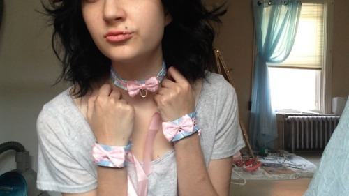 theleftnutofsquidward:  KITTENSPLAYPEN REVIEW - ears, collar, cuffs, tail ^-^ ~~ I’ll be making a little picture guide for tying the cuffs/ribbon ties in general in a separate post. These will be really long and I’m in mobile, so I can’t include