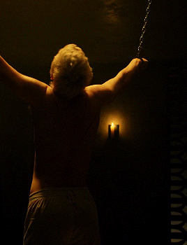 Evan Peters Shirtless And Sexy Movie ScenesSource: bananahunks.com