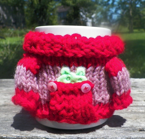 amandascurios:Mug cosy made to look like Mabel’s striped sweater from the Gravity Falls episode Litt