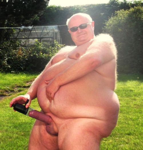 gutsnohio: originalobjectruins:  Barnsma   Chubby daddy with a beautiful fat cock