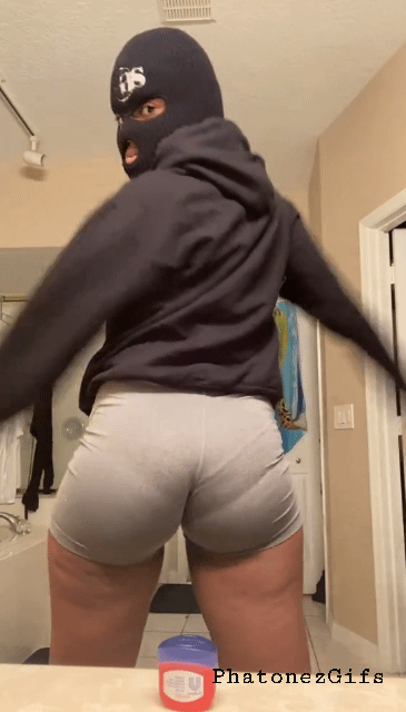 phatonezgifs:&hellip;&hellip;&hellip;&hellip;.Guns Going Off