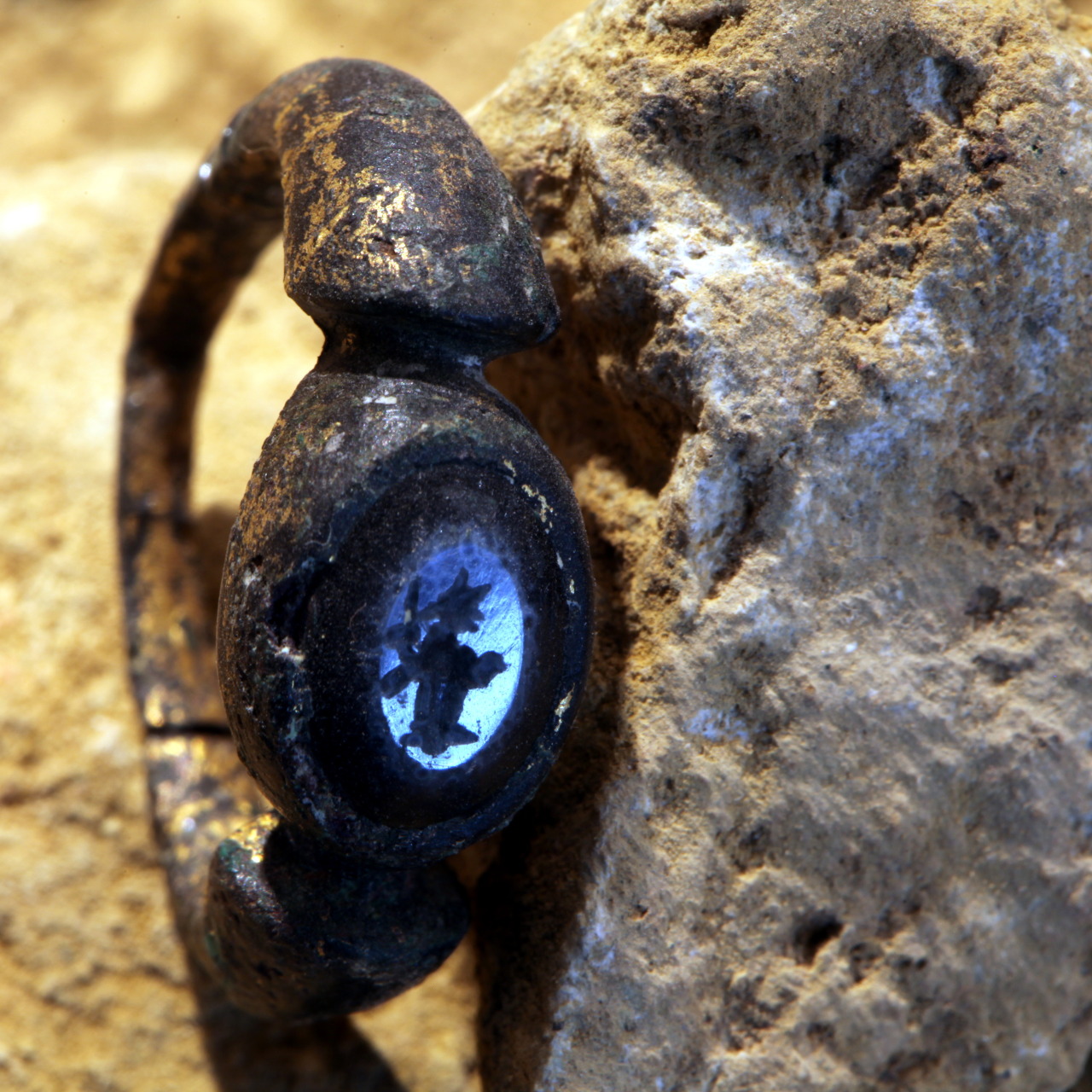 “ Roman ring, gold-plated bronze with blue agate bezel engraved with a Goddess of Fortune. Possibly valued as talismant [sic]. Circa late 2nd-early 3rd centruy CE. On display at Vidy Roman Museum.
”
Via.