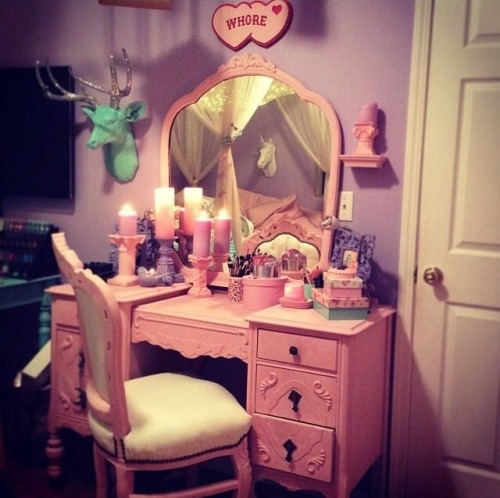 leather-lace-sin-and-bones:  Kelly Eden’s houseI want to friggin live here, it’s like a tiny pastel castle :3