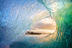 bobbycaputo: Spectacular Waves Captured by Fearless Photographer Kenji Croman 