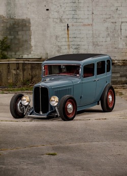 utwo:  ‘32 Ford Sedan© robert mcgaffin			 