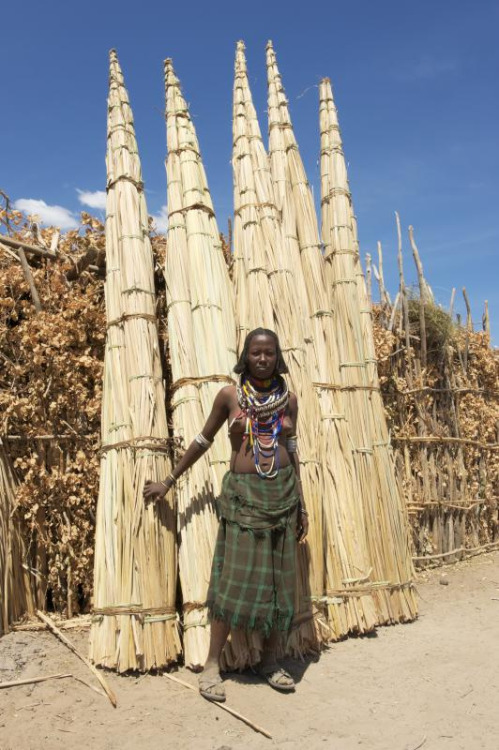 Ethiopian Erbore girl, by Georges Courreges.