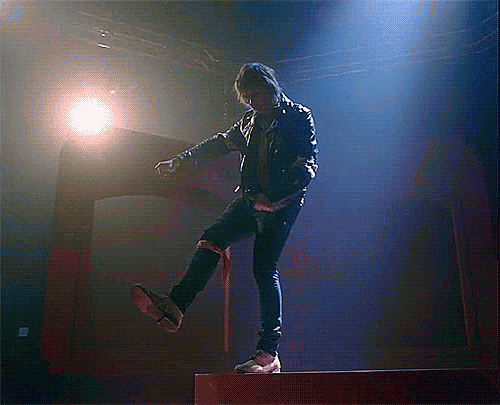 growingpangs:  Today in random shit I find way too amusing: Julian Casablancas’