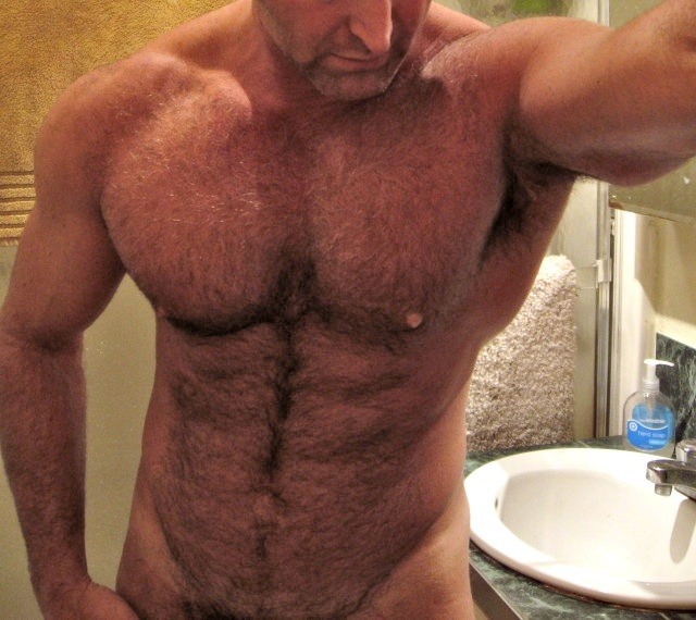 DADDY&hellip; dilf-fan:  I NEED TO FUCK THIS MAN. WHO IS HE? 