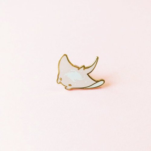 artricahearts:glittery galaxy manta ray pins are now in my etsy 