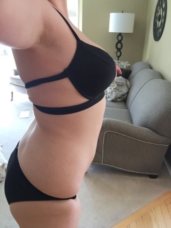 getmewet-xo:  I’m tipsy right now but look at my body