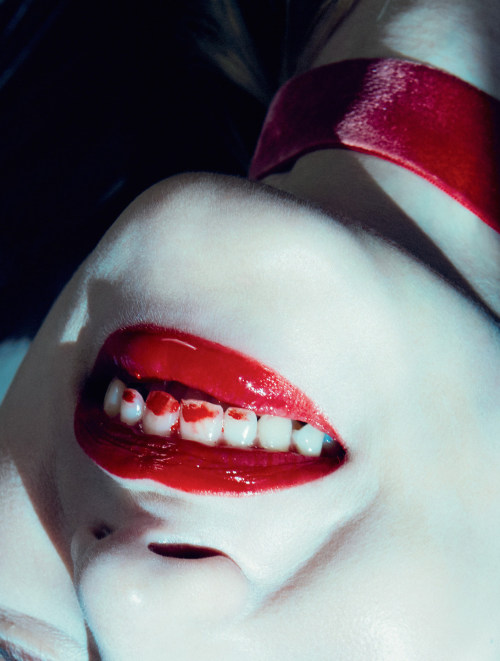 poisoned-bourbon:  Kadri Vahersalu by Sofia Sanchez & Mauro Mongiello 