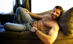 guysthatgetmehard:  sunday couch lounging