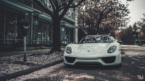 automotivated: 918 en blanc by TheGlassEye.ca on Flickr.