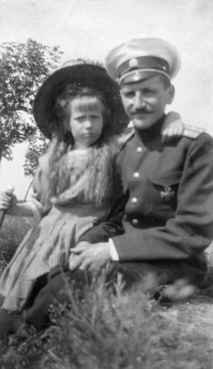 otmacamera:Grand Duchess Anastasia Nikolaevna with Paul Voronov on Small Rogö island (now Väike-Pakr