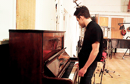 malekedd:Rami Malek behind the scenes of Bohemian Rhapsody…