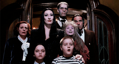 poesdameronn: niamh’s halloween favourites→  The Addams Family’ (1991) dir. Barry Sonnenfeld .