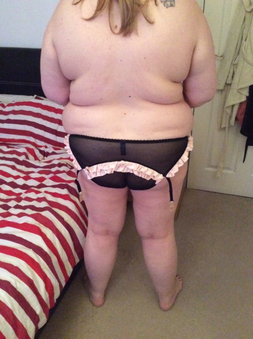 Porn ukmilf1981ukdilf1980:  Who likes my new knickers photos