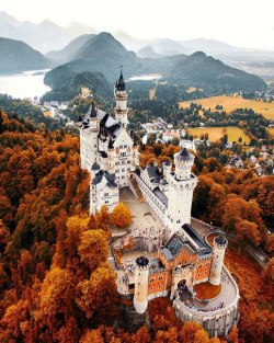 vintagepales:    Neuschwanstein Castle by 