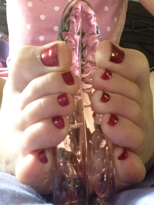 to-the-valley-of-dreams:Playing with my tentacle dildo! I thought it would look gorgeous on my feet 