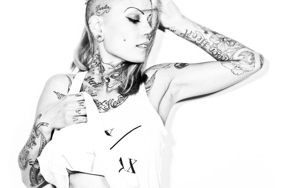 ohmygodbeautifulbitches:  Vicky Vamp 