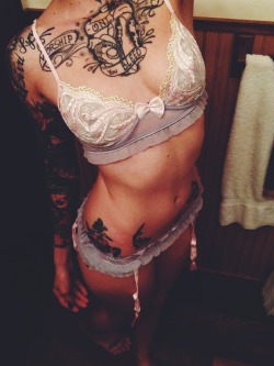 tristyntothesea:  Friday night lingerie party. 