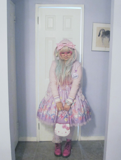 mahouprince:  mintandapple:  i fucking love this outfit.  Nina I fucking love yOU