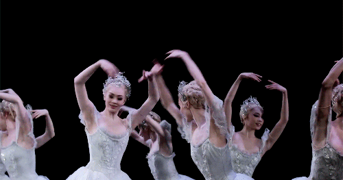 lady-arryn:The Royal Ballet’s production of The Nutcracker  ¨*•♫♪