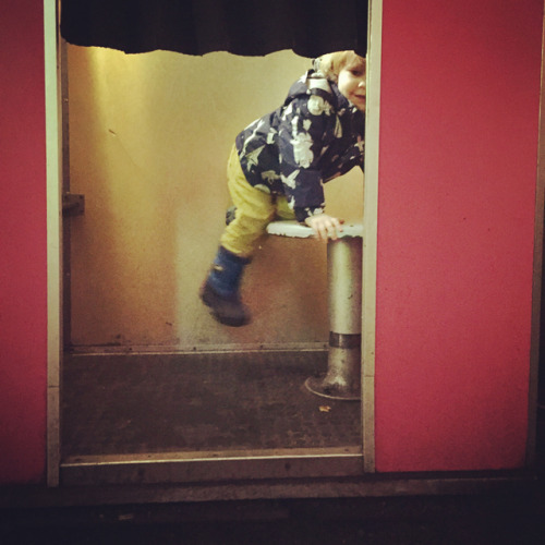 Friday night. ❣️#waylonsworld #toddlersofberlin #berlin #photobooth (at Berlin Kulturbrauerei)