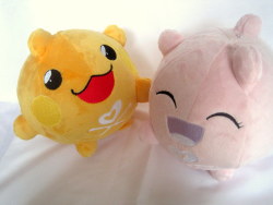 follylollysews:  Chances are, if you’ve logged into tumblr within the past week you’ve noticed that there’s an awful lot of Pokemon splicing going on.  I was particularly fond of the cute Koffing splices so I made plushies of Chanfing and Raifing