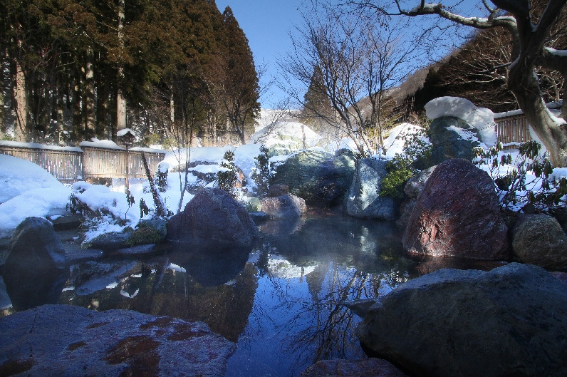 sartorialjohnnyboy:  Hoshi onsen located in Gunma prefecture, Japan: http://www.houshi-onsen.jp/index.html