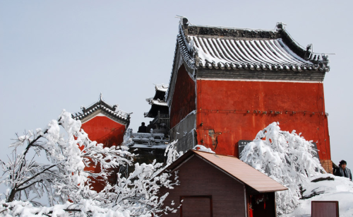 changan-moon:Taoist temples on Wudang Mountains, Hubei, China. Photos by 中国国家地理.