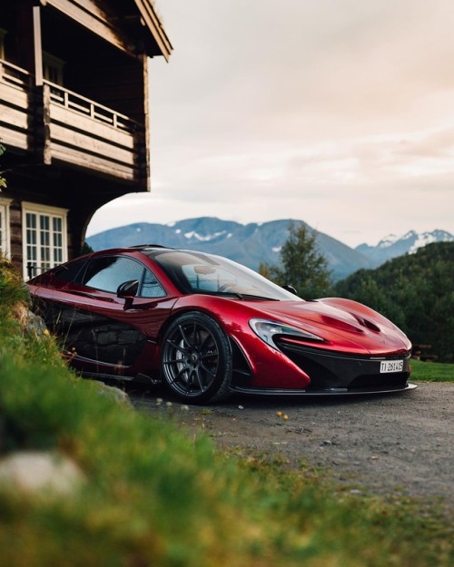 alexpenfold:Volcano Red. @white_labelevents #mclaren #p1 #takemebacktonorway #justremovethepolice — 