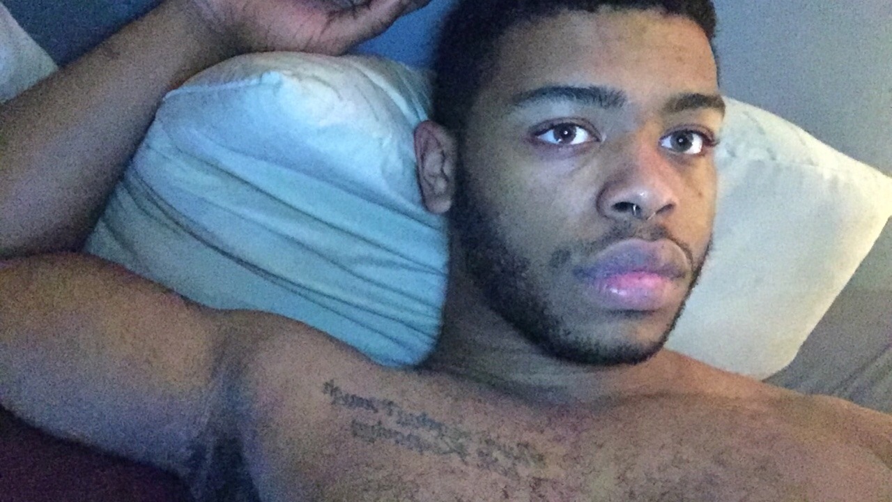 croptopteddybear:  Last selfies of 2015! Tagged by @masturbasic   This year sucked